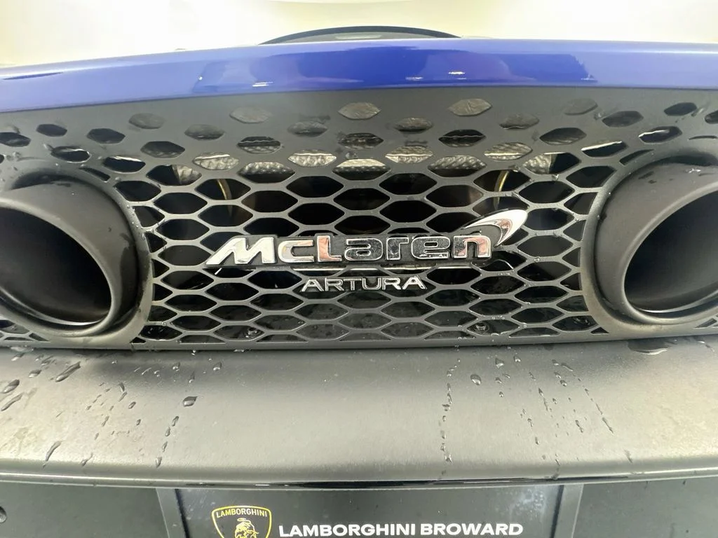Used 2023 Blue McLaren  image 25