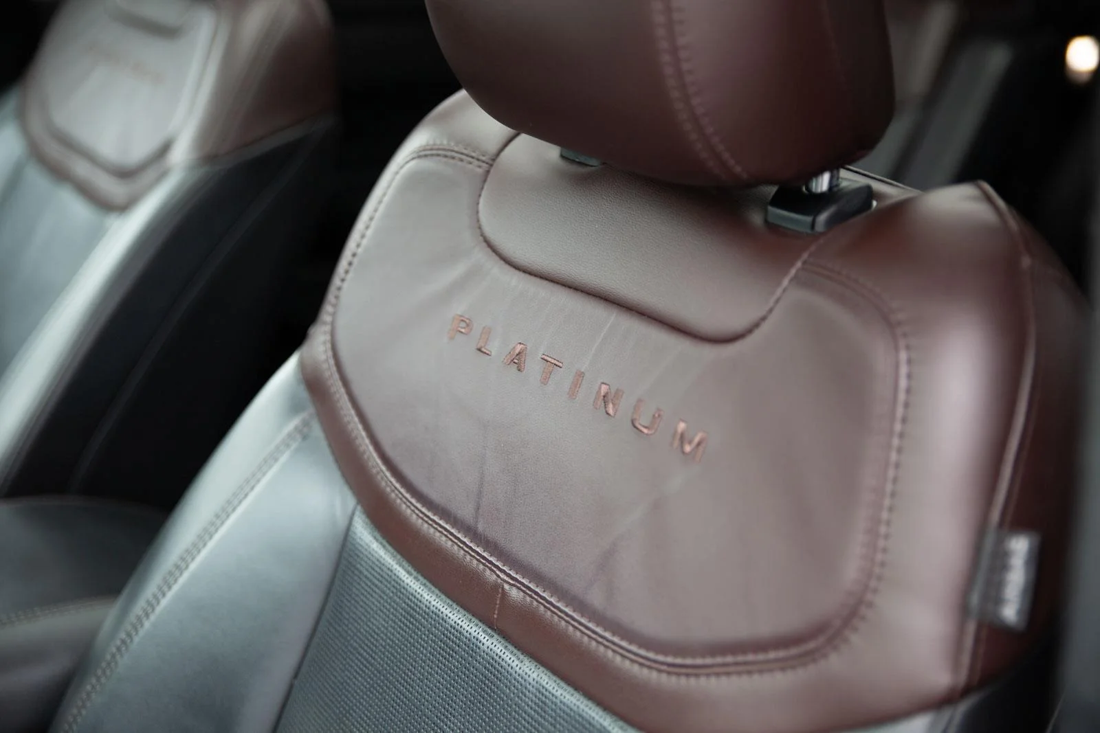 2021 Ford Explorer Platinum - Photo 21