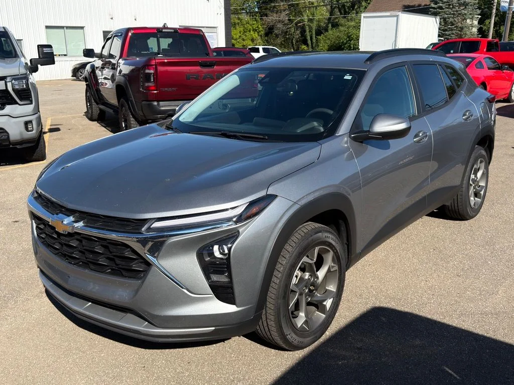 Used 2025 Gray Chevrolet LT image 8