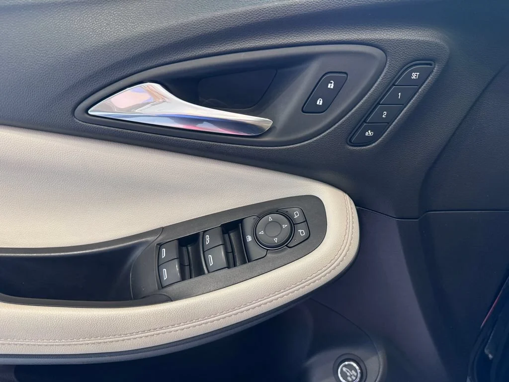 Used 2024 Ebony Twilight Metallic Buick Avenir image 25