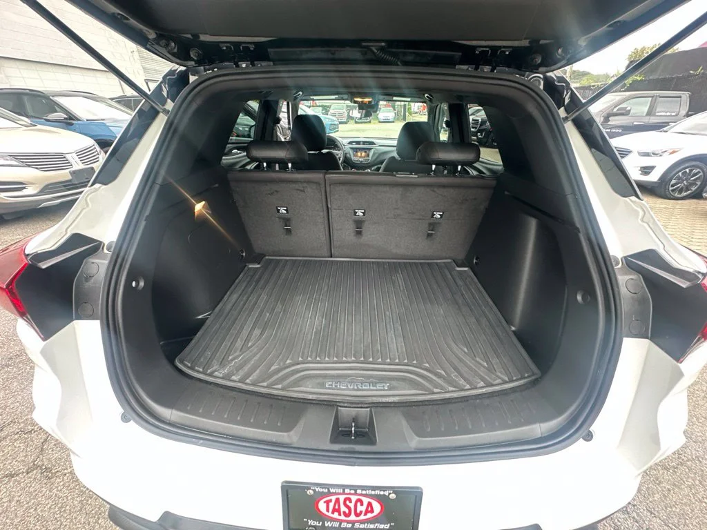 Used 2023 White Chevrolet RS image 28