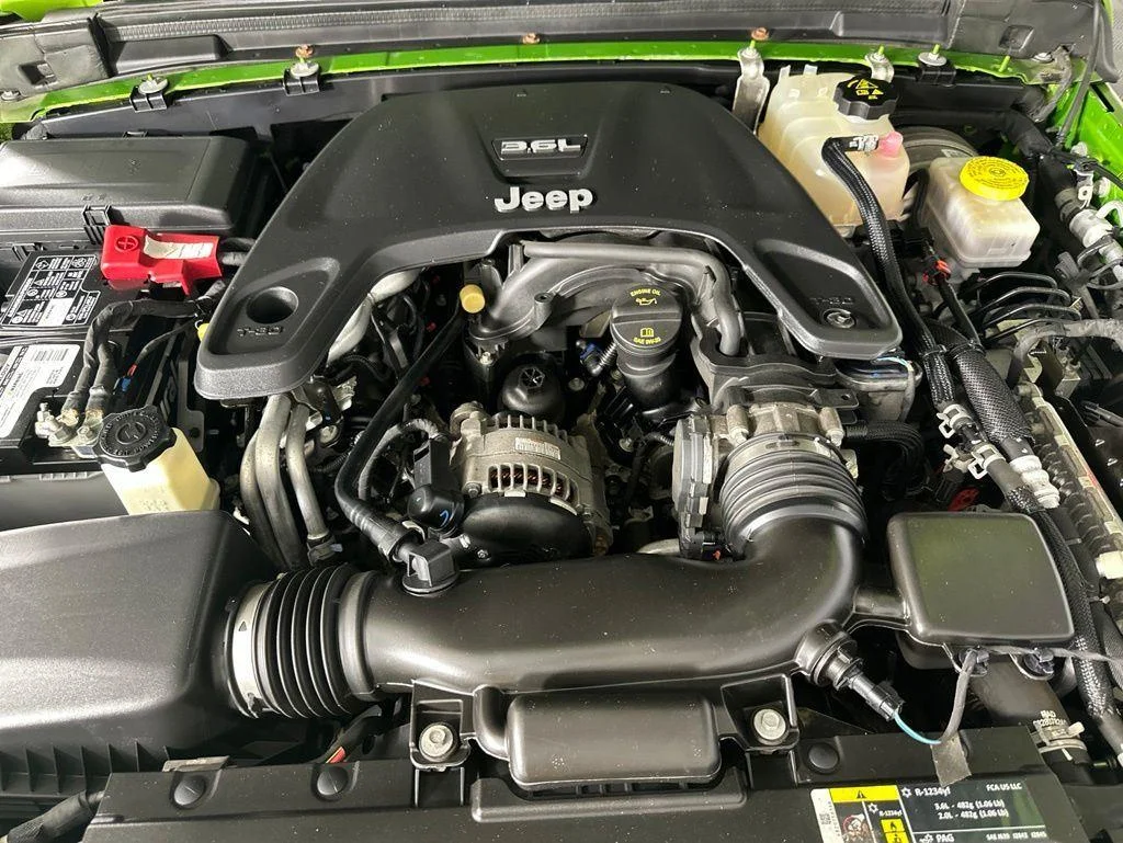 Used 2019 Mojito! Clearcoat Jeep Unlimited Sahara image 14