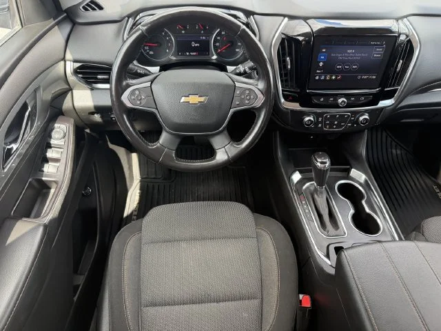 Used 2020 SILVER ICE METALLIC Chevrolet LT Cloth image 16