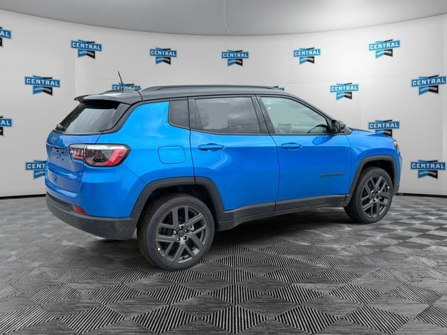 New 2025 Hydro Blue Pearl-Coat Exterior Paint Jeep Limited image 5