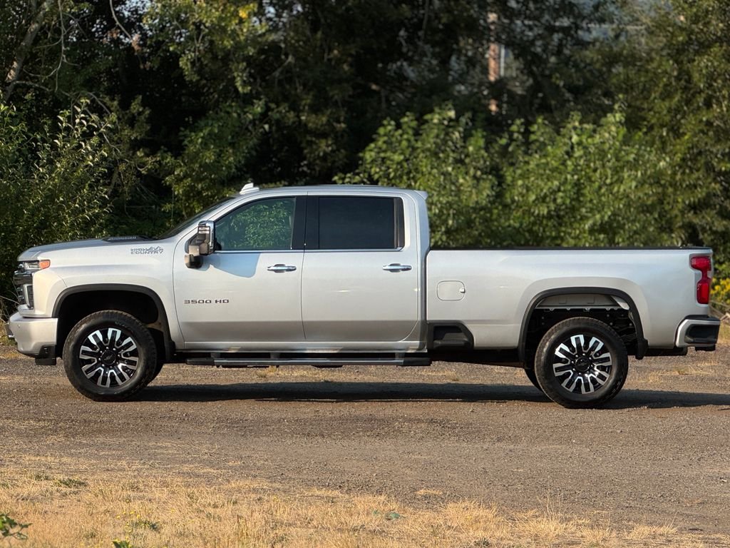 Used 2022 Silver Ice Metallic Chevrolet High Country image 4