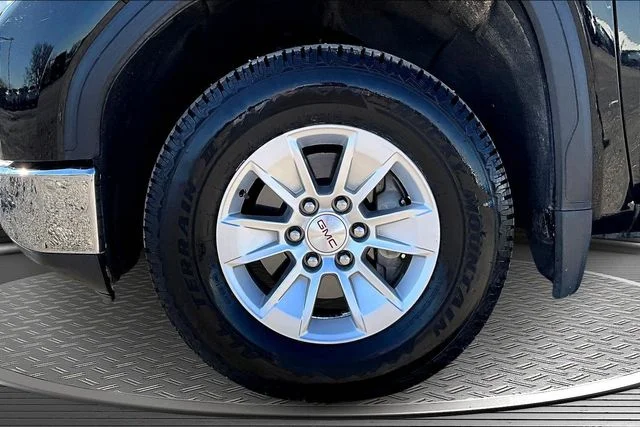 Used 2020 Black GMC SLE image 33