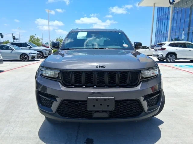 Used 2024 Gray Jeep Altitude image 2