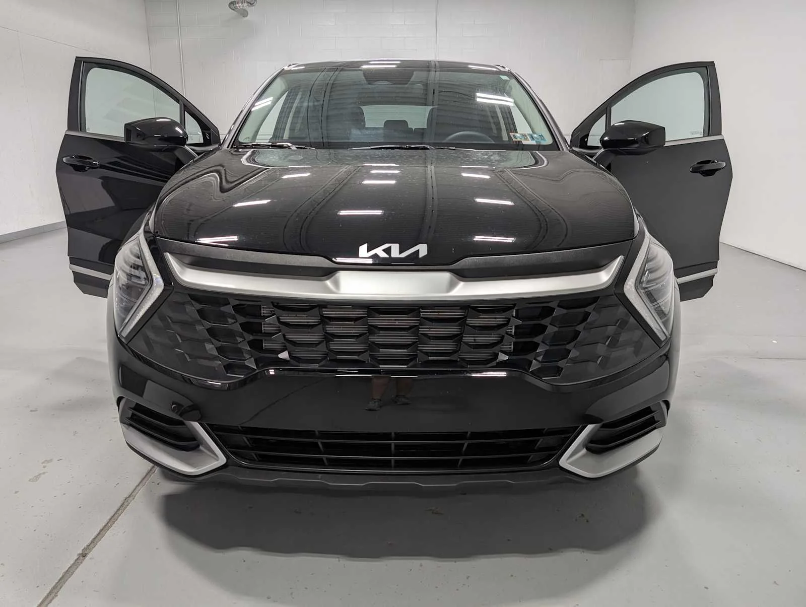 Used 2025 Ebony Black Kia LX image 15