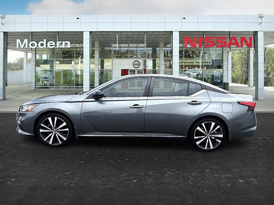 Used 2021 Gun Metallic Nissan 2.5 SR image 2