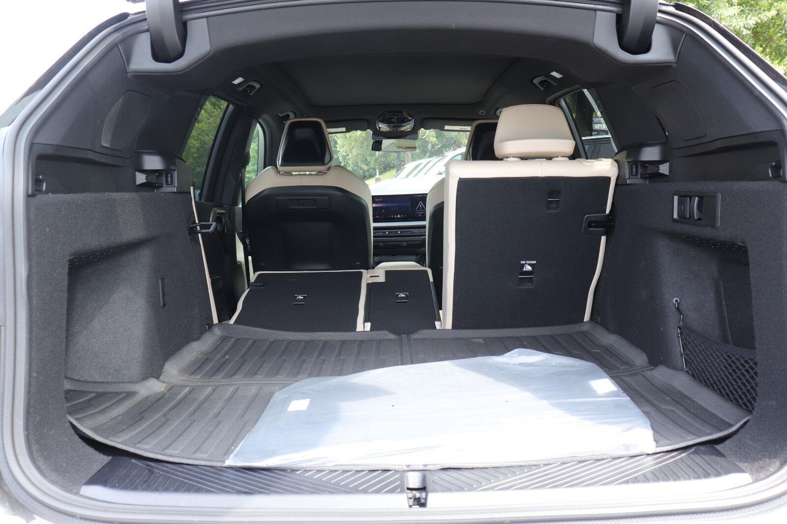 Used 2025 Black Sapphire Metallic BMW 30 xDrive image 15