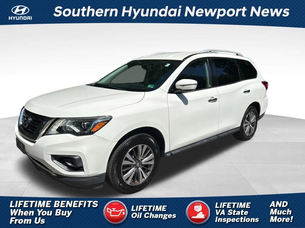 2017 Nissan Pathfinder SV 2WD's photo