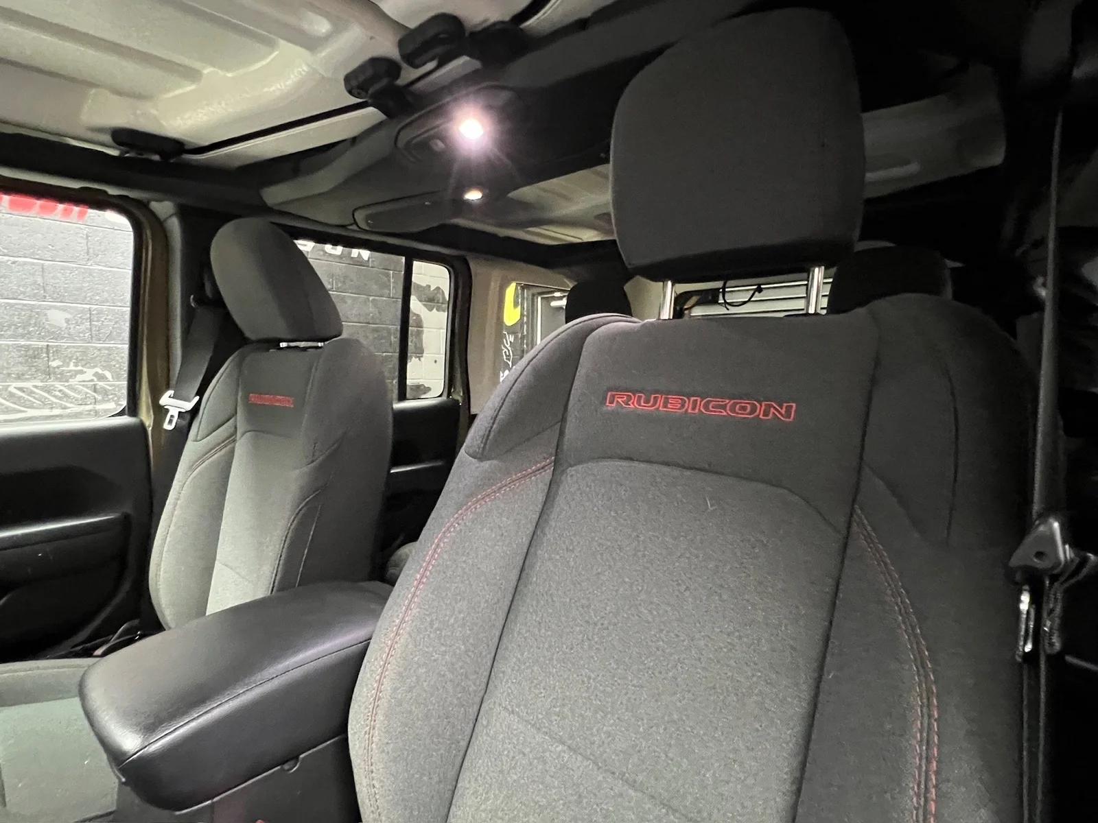 Used 2025  Jeep Rubicon image 10