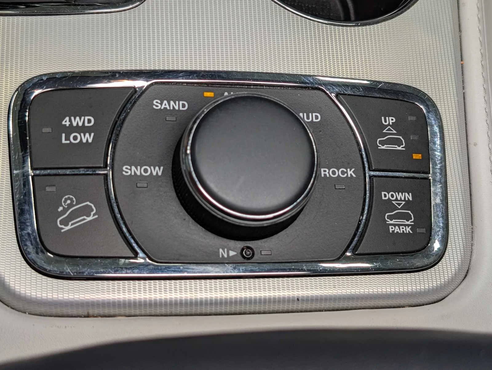 Used 2018 Granite Crystal Metallic Clearcoat Jeep Summit image 33