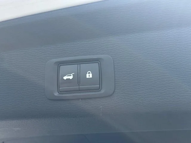 Used 2024  Mitsubishi SE image 15