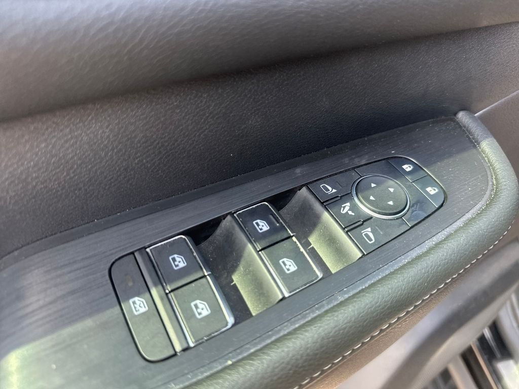 Used 2025 Black Nissan Platinum image 24