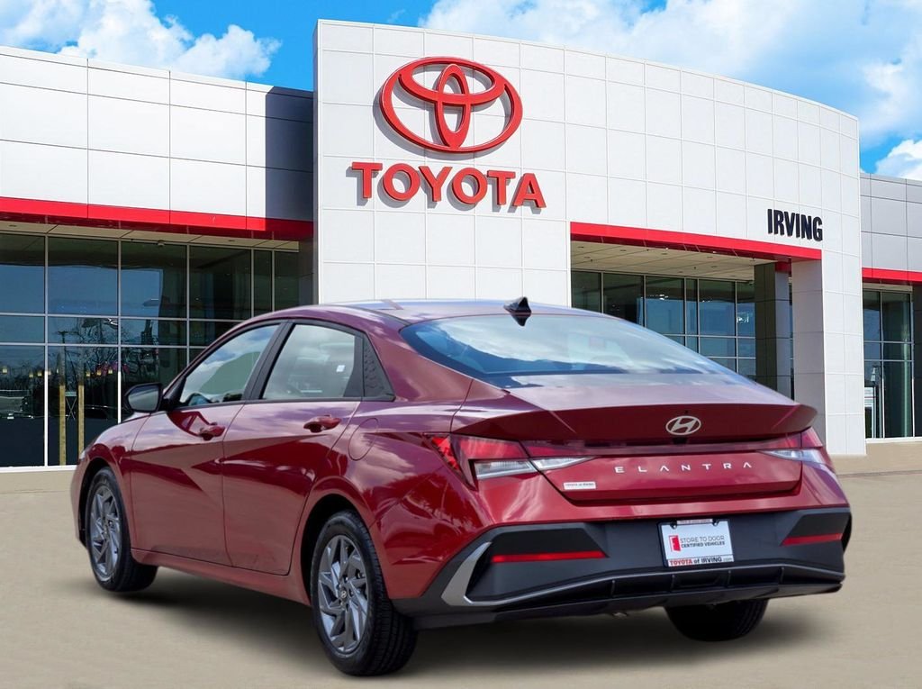 Used 2024 Red Hyundai SEL image 3