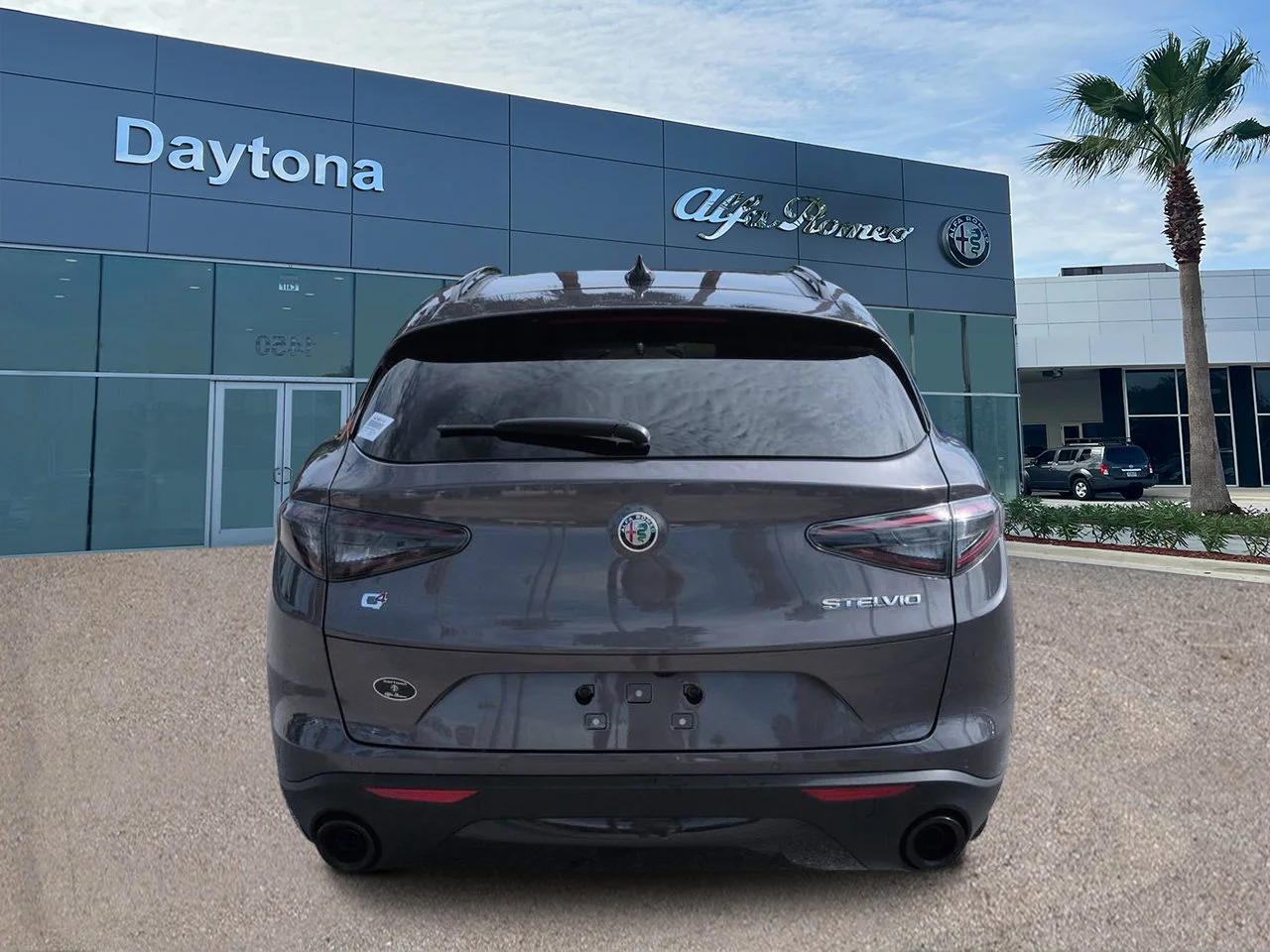 New 2026 Vesuvio Gray Metallic Exterior Paint Alfa Romeo  image 4