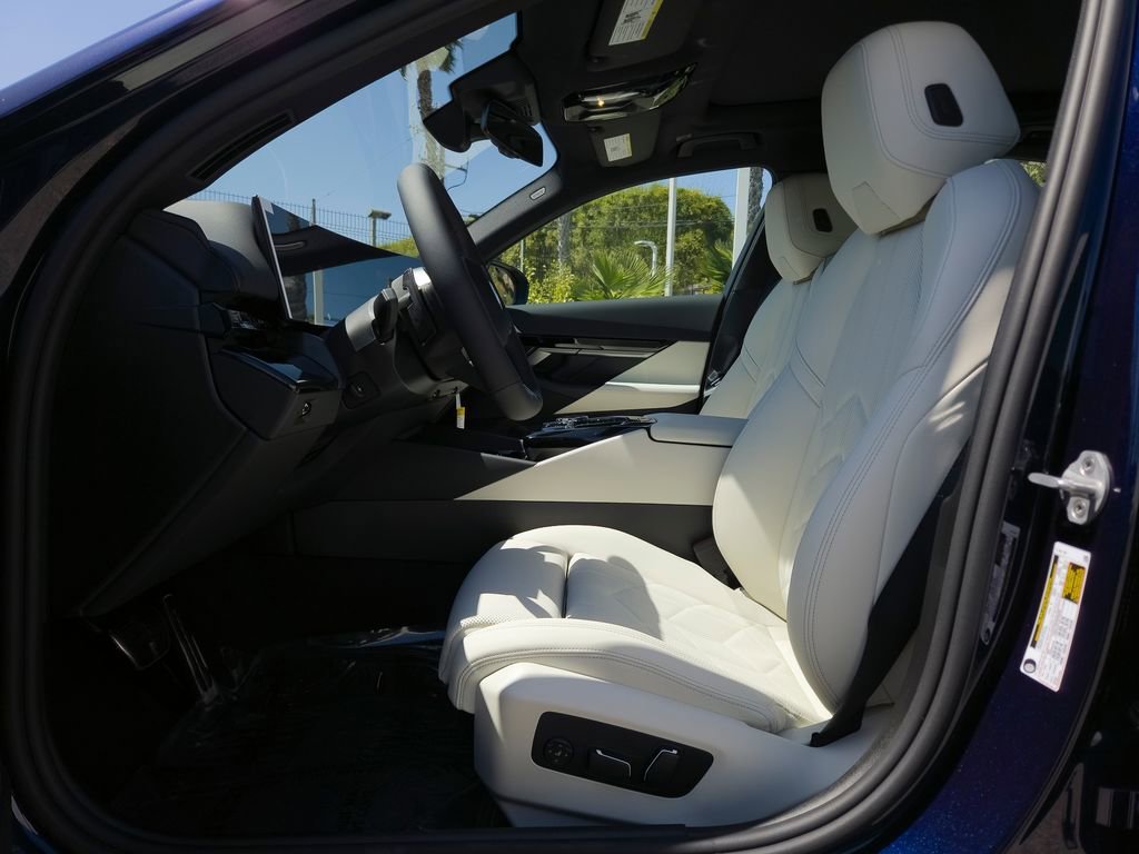 New 2026 Tanzanite Blue II Metallic BMW 530i image 8