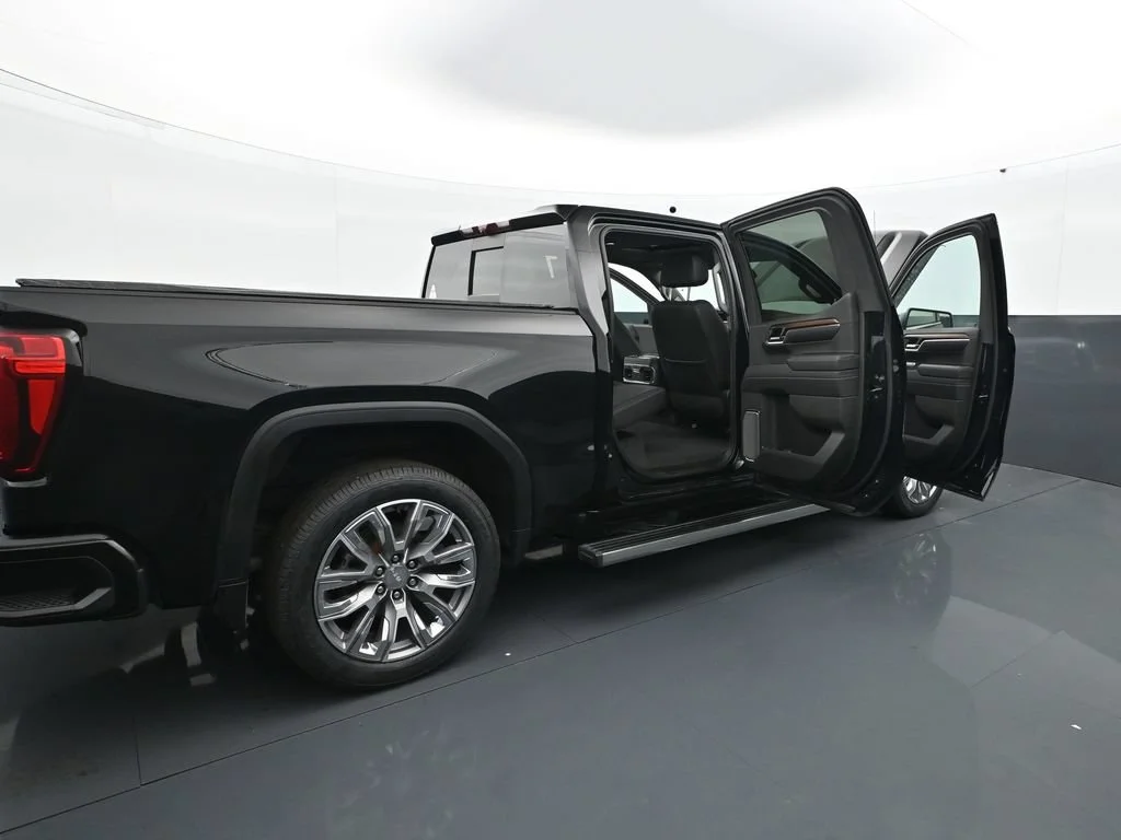 Used 2024 Onyx Black GMC Denali image 32