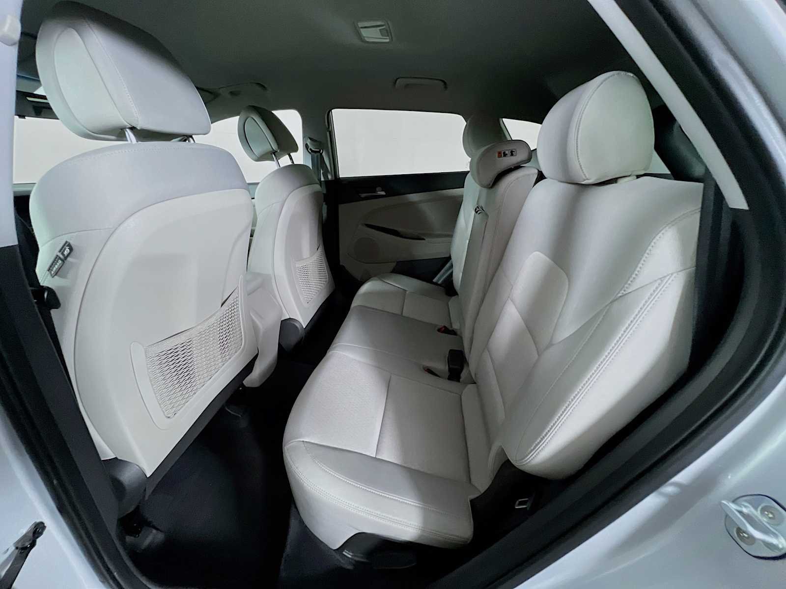 Used 2017 Molten Silver Hyundai SE image 23