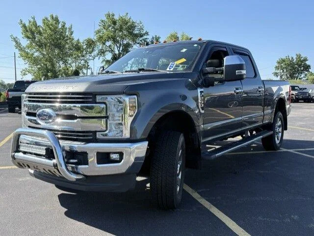 Used 2019 Magnetic Ford LARIAT image 5