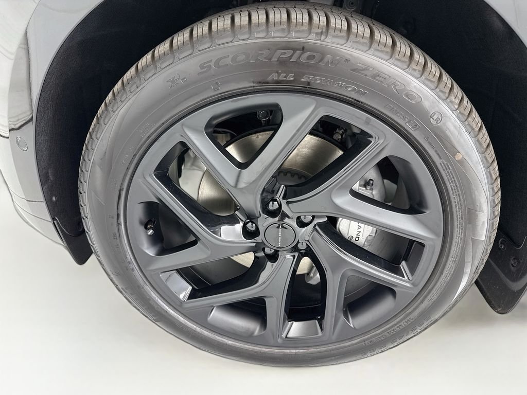 New 2026 Santorini Black Land Rover Dynamic SE image 30