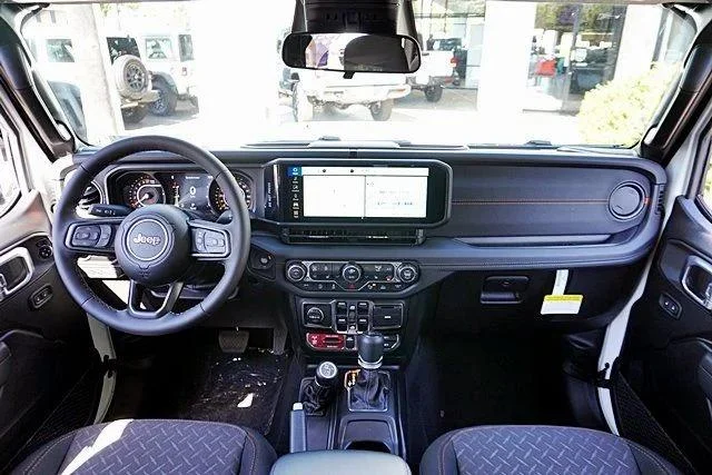 New 2026 Bright White Clear-Coat Exterior Paint Jeep Mojave image 25