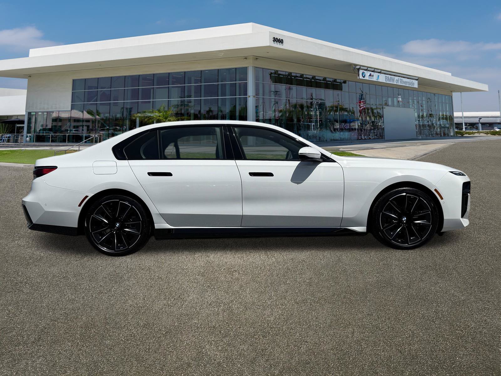 2026 BMW 7 Series 750e - Photo 12