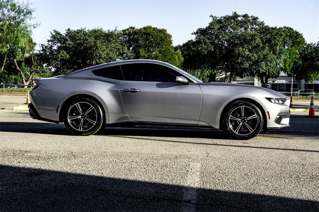 2024 Ford Mustang EcoBoost Premium photo 4