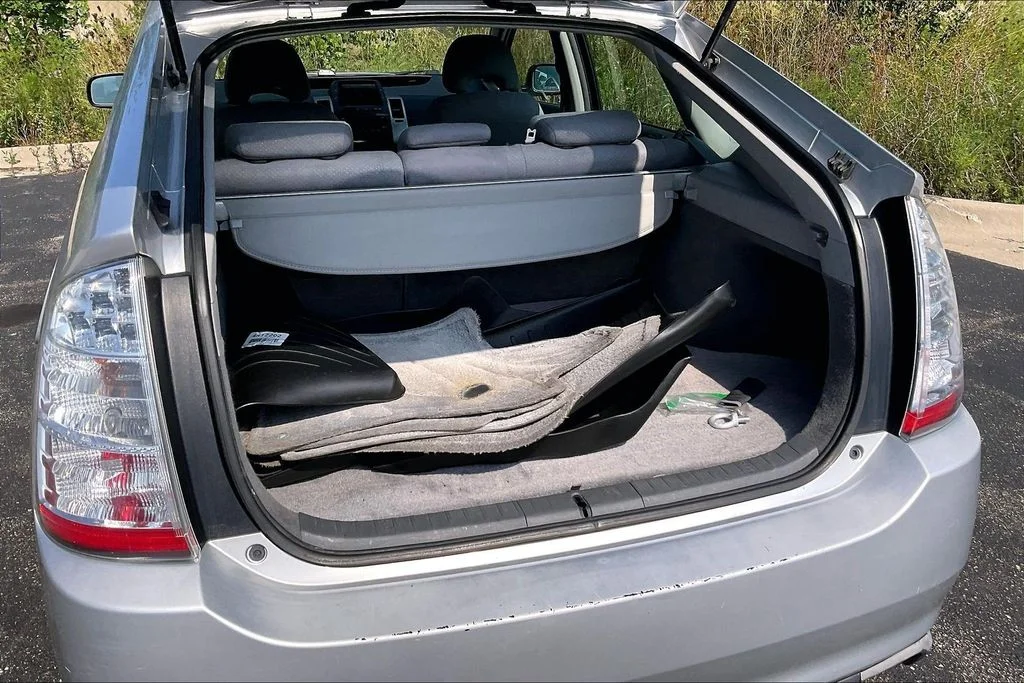 Used 2008 Silver Toyota Base image 27