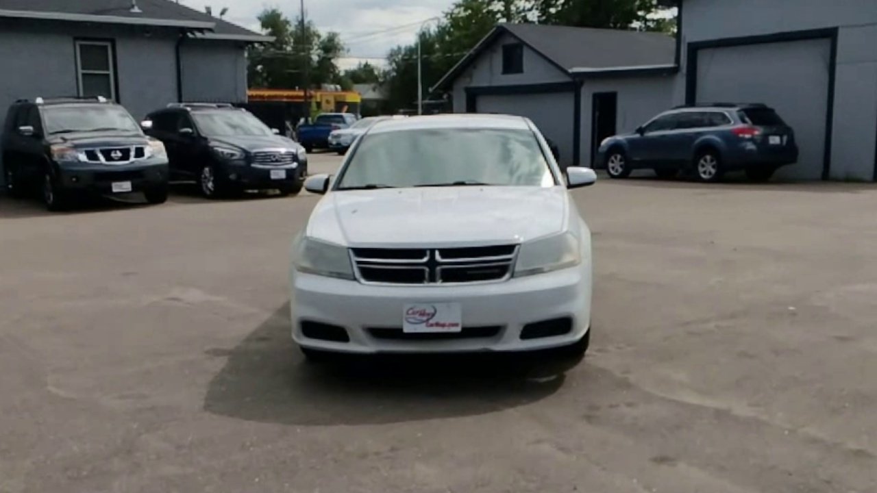 2012 Dodge Avenger SXT photo 3