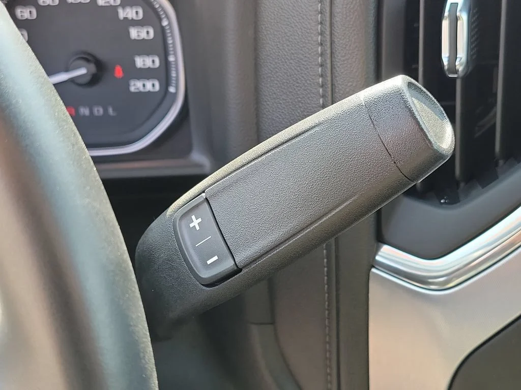 Used 2023 Onyx Black GMC SLE image 17