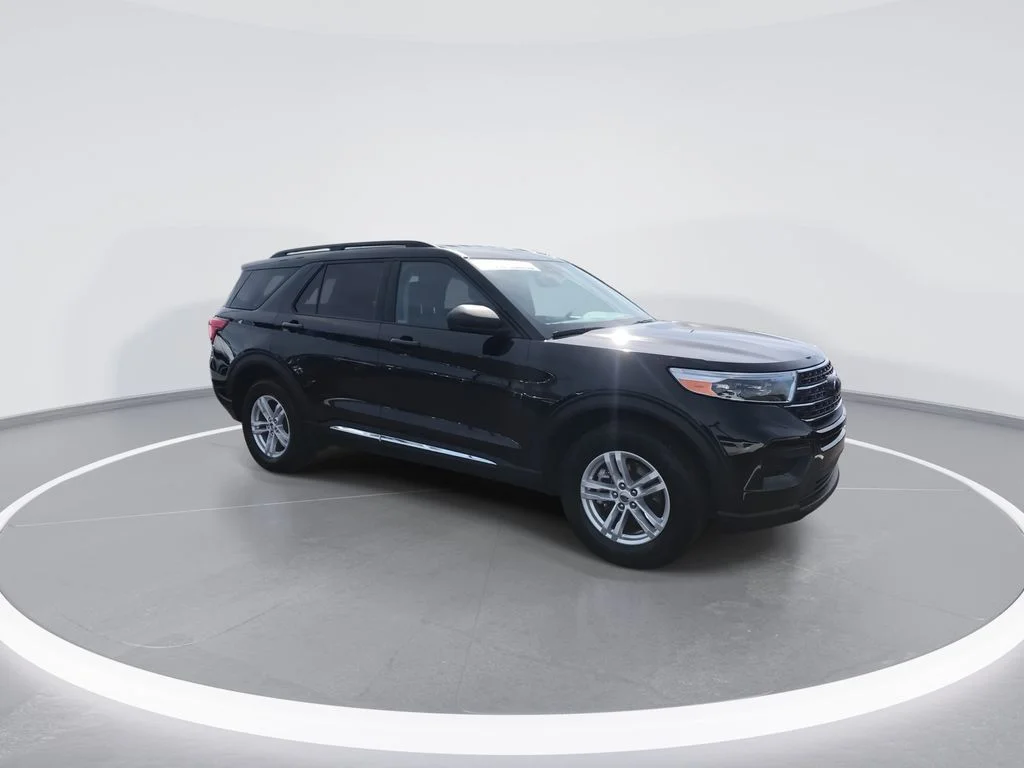 Used 2022 Black Ford XLT image 2