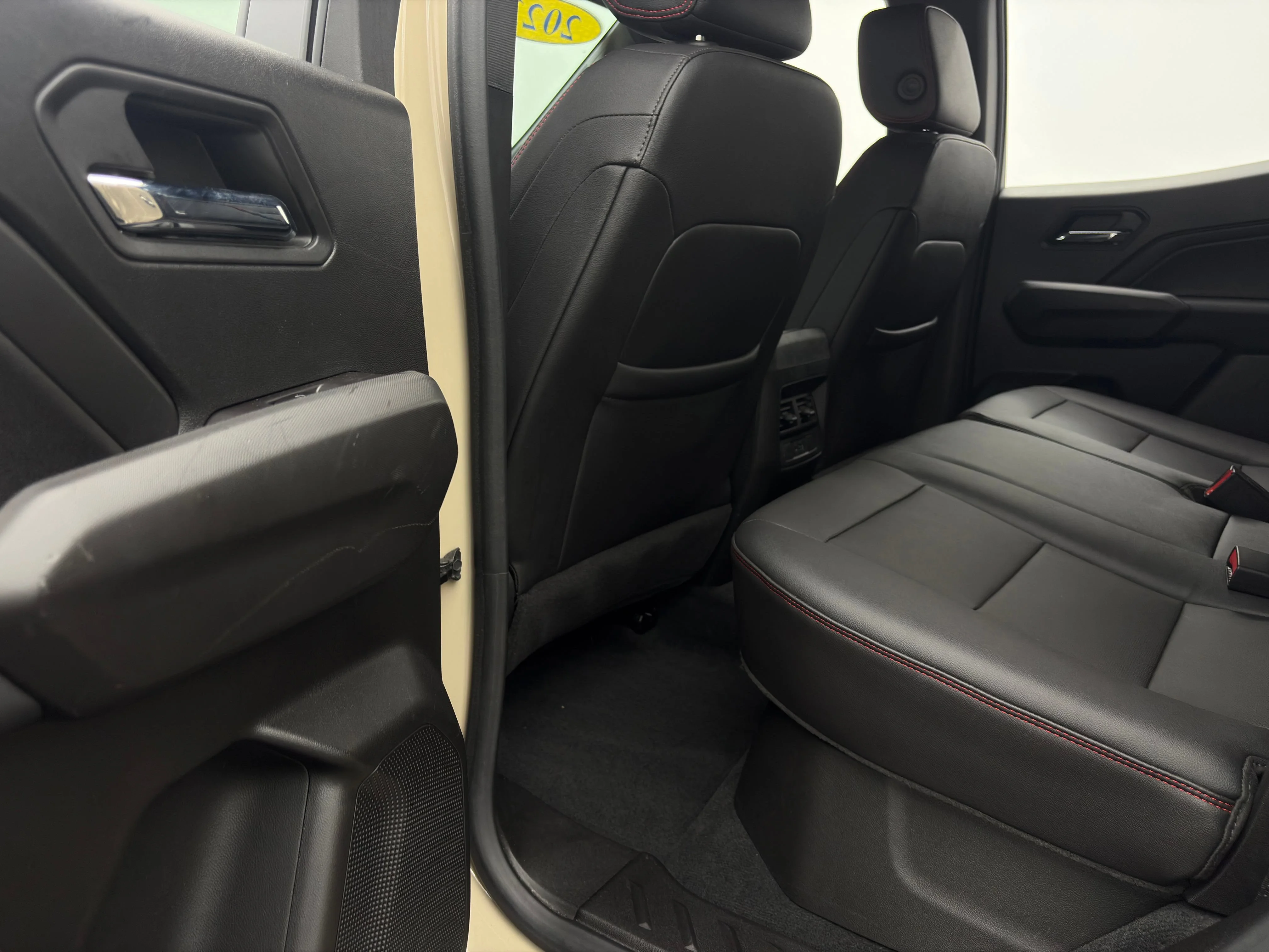 Used 2023 Sand Dune Metallic Chevrolet Z71 image 38