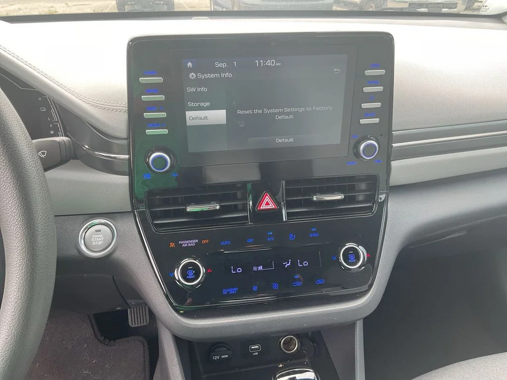 Used 2020 Silver Hyundai Blue image 8
