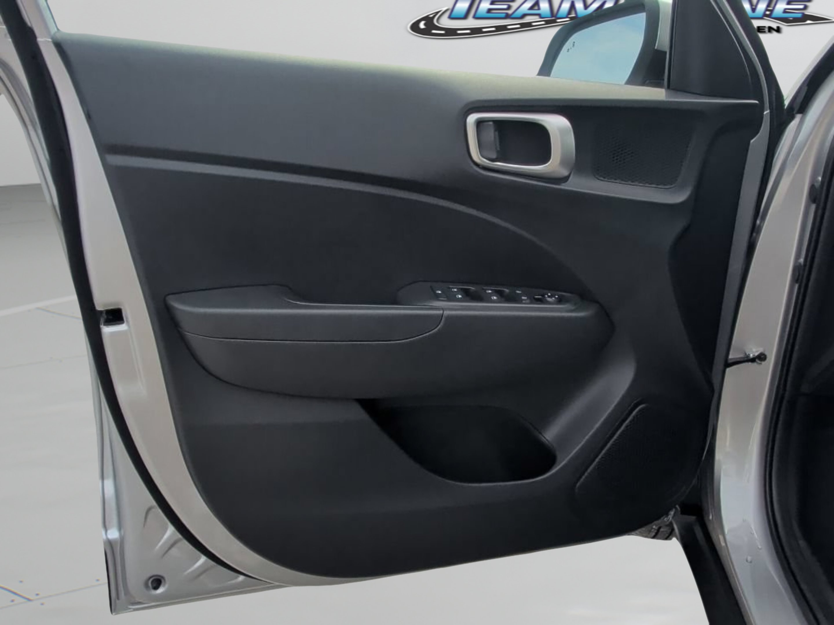 New 2026 Shimmering Silver Hyundai SEL image 17