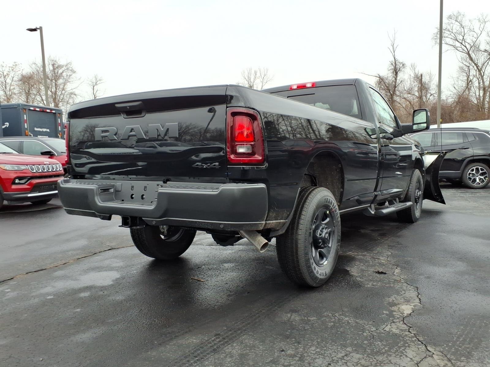 New 2026 Diamond Black Crystal Pearl-Coat Exterior Paint RAM Tradesman image 3