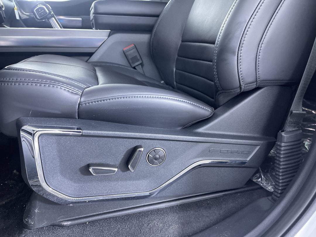 2025 Ford F-150 Platinum - Photo 13