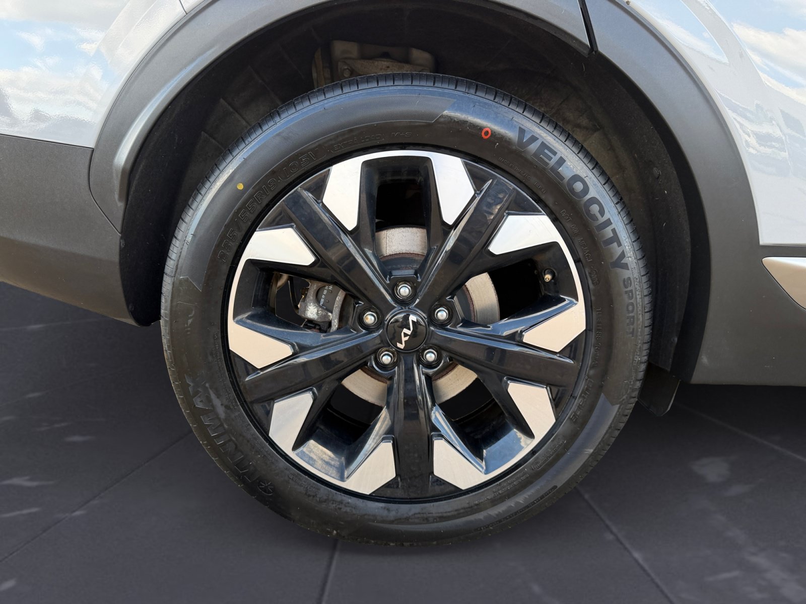 Used 2024 Wolf Gray Kia X-Line image 47