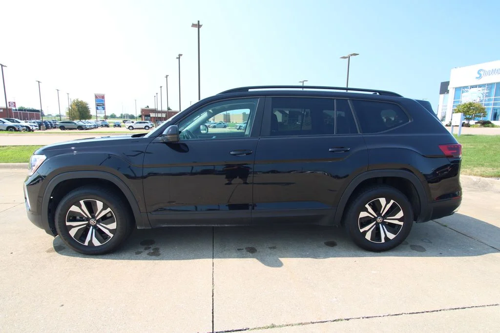 Used 2025  Volkswagen 2.0T SE image 17