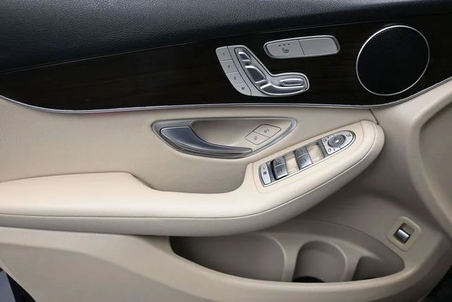 Used 2022 Blue Mercedes-Benz GLC 300 image 8