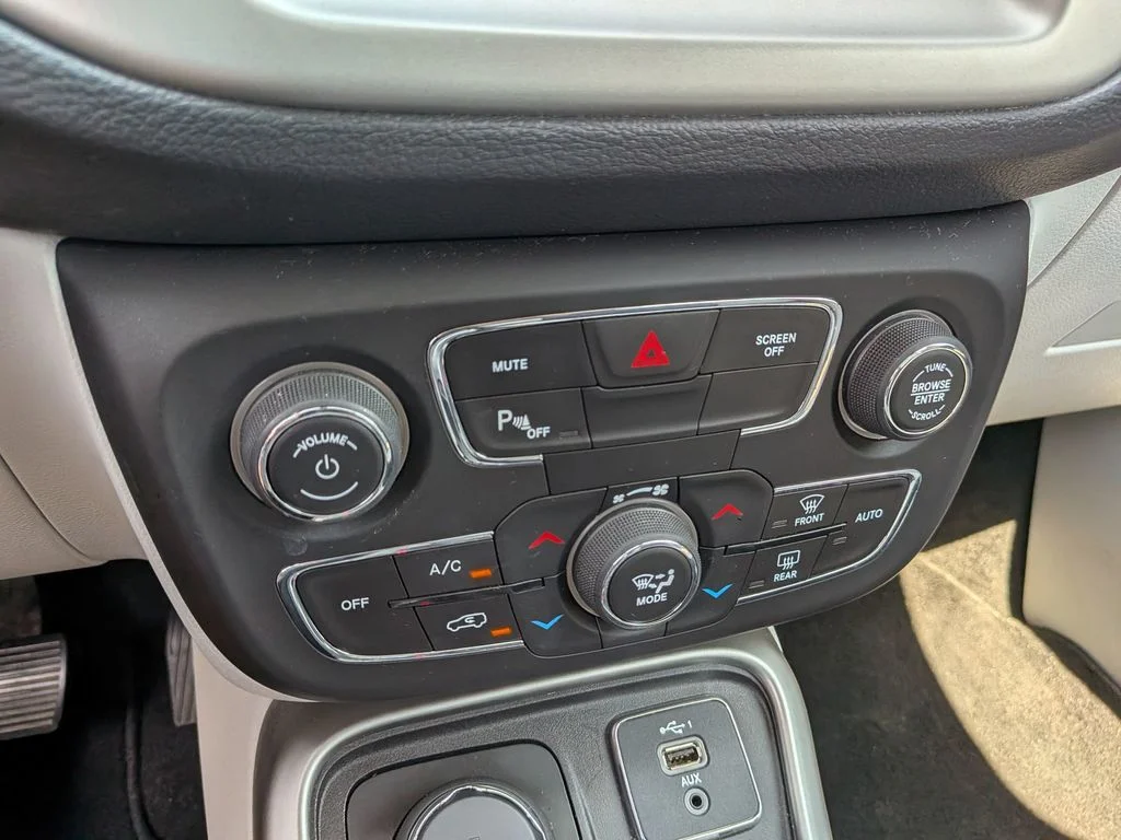 Used 2019 Blue Jeep Latitude image 20