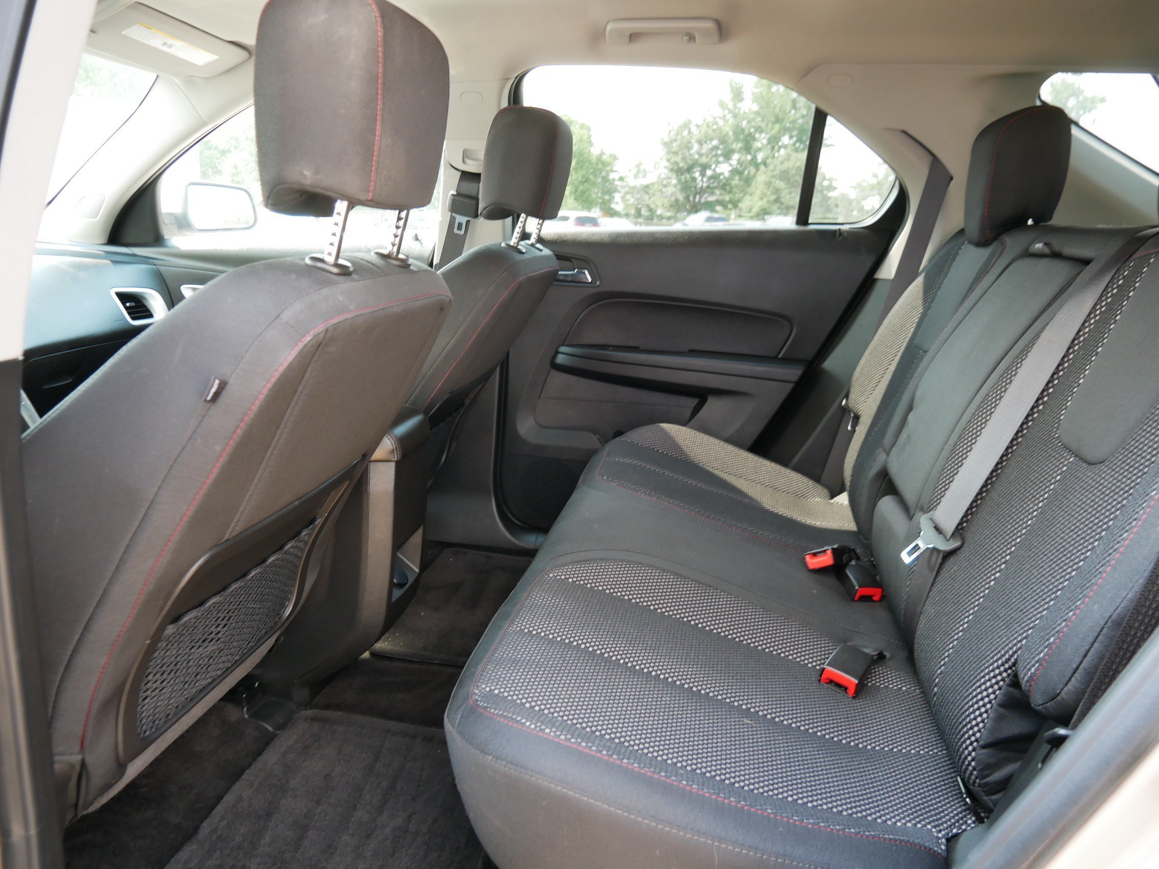Used 2016 Champagne Silver Metallic Chevrolet LT image 11