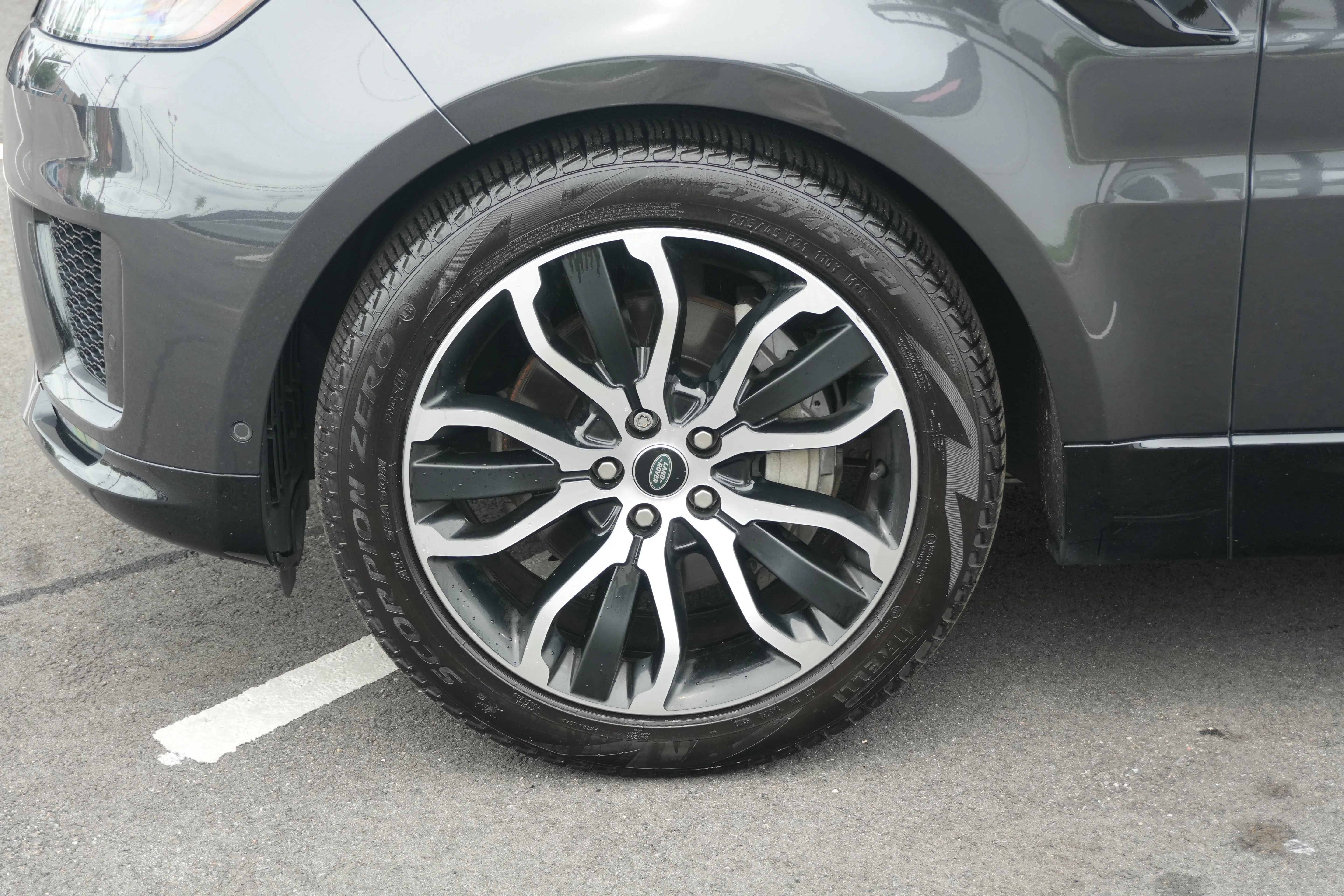 Used 2022 Eiger Grey Metallic Land Rover HSE Silver Edition image 9
