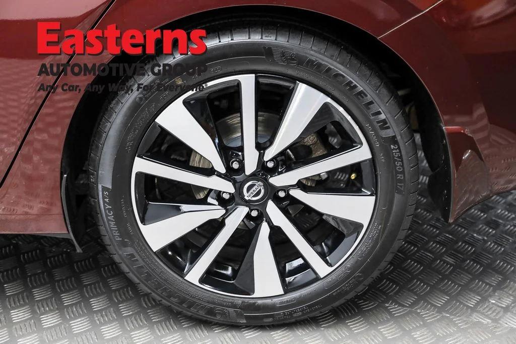 Used 2022 Red Nissan SV image 8