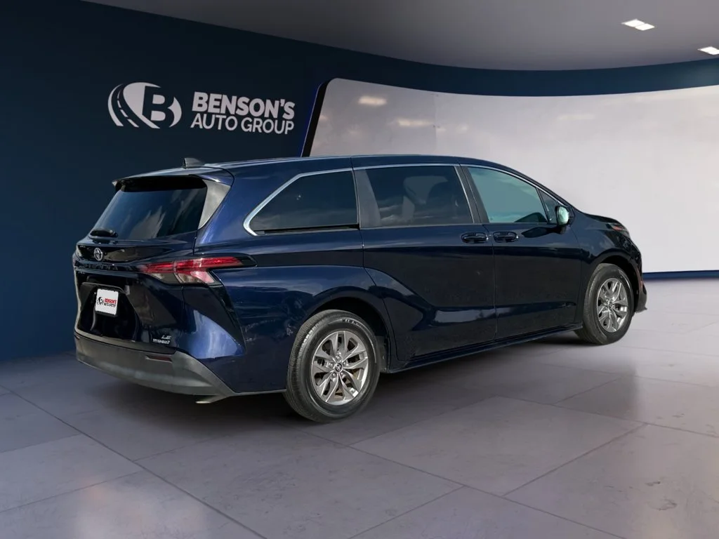 Used 2022  Toyota LE image 5