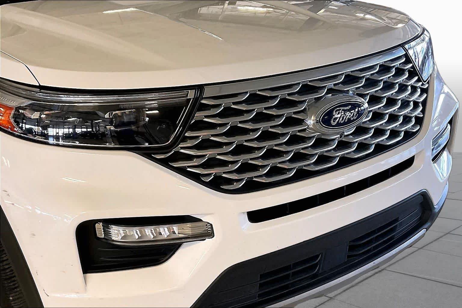 Used 2023 Star White Metallic Tri-Coat Ford Platinum image 29