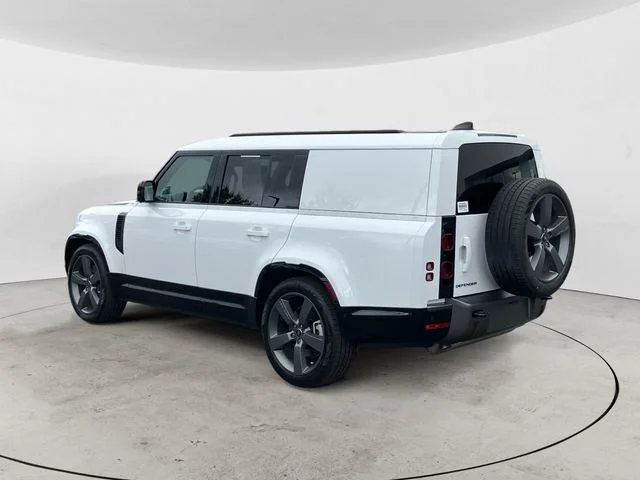 Used 2024 White Land Rover Outbound image 4