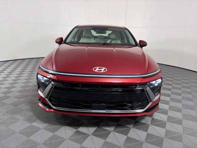 Used 2025 Red Hyundai SEL image 2