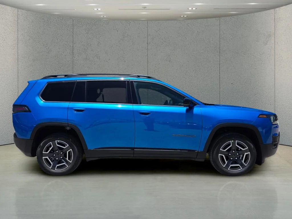 New 2026 Hydro Blue Pearl-Coat Exterior Paint Jeep Limited image 2